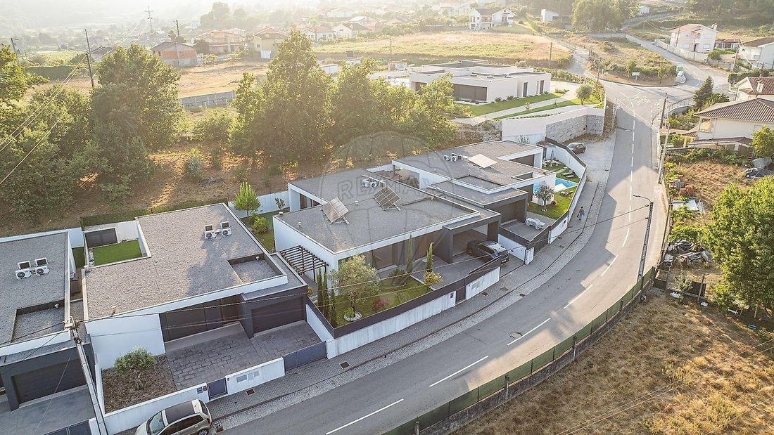 Villa in Campos e Louredo, Braga, Portugal 3 - 18514982