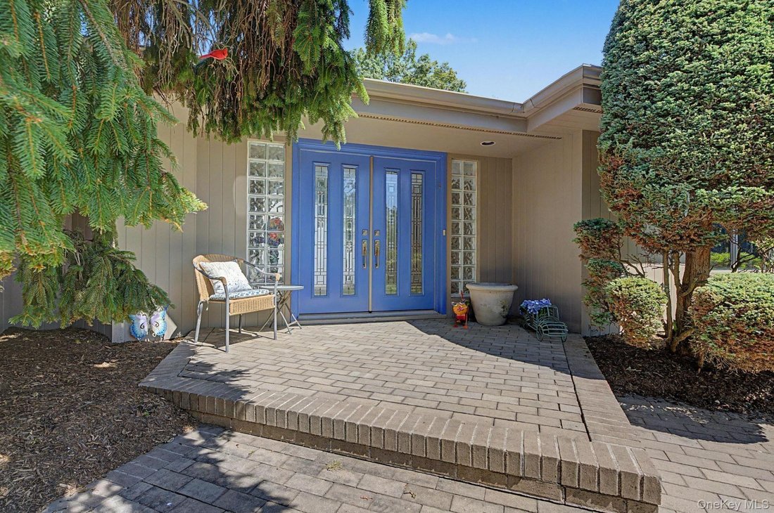 House in Commack, New York, United States 2 - 18514384