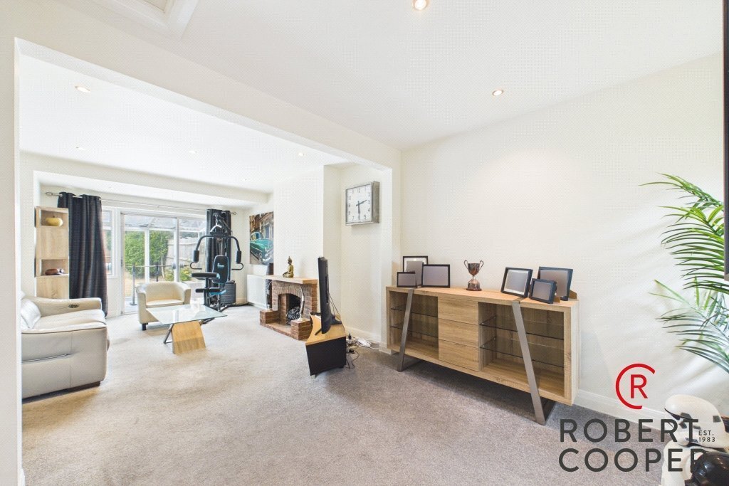 Bungalow in South Ruislip, Hillingdon, England 2 - 18510765