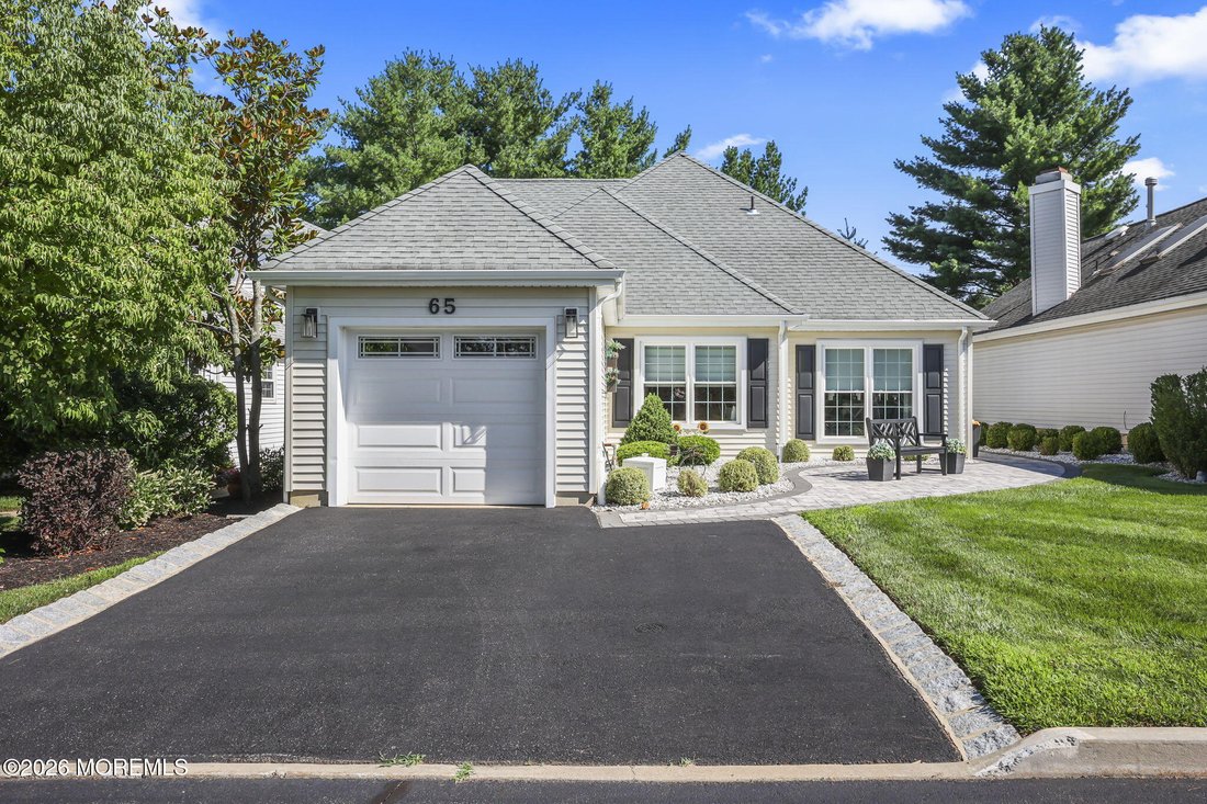 Condo in Freehold Township, New Jersey, United States 5 - 18508112