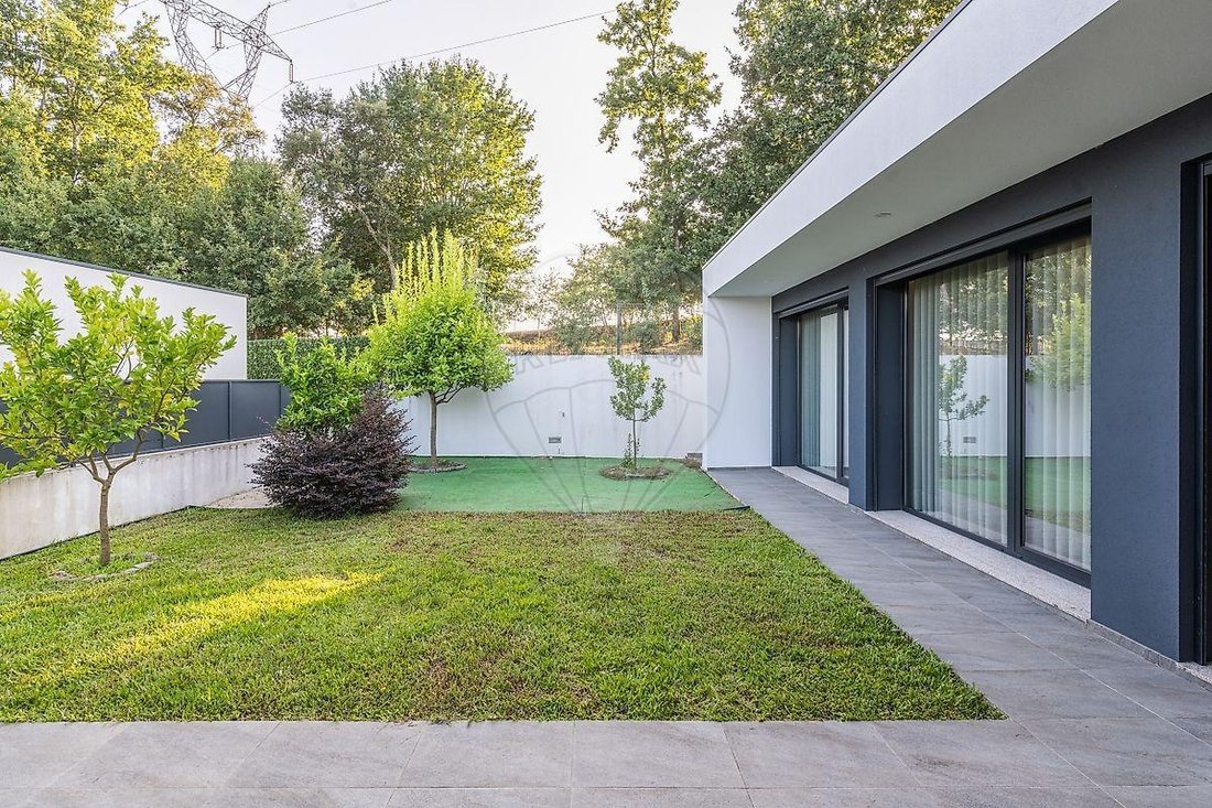 Villa in Campos e Louredo, Braga, Portugal 1 - 18514982