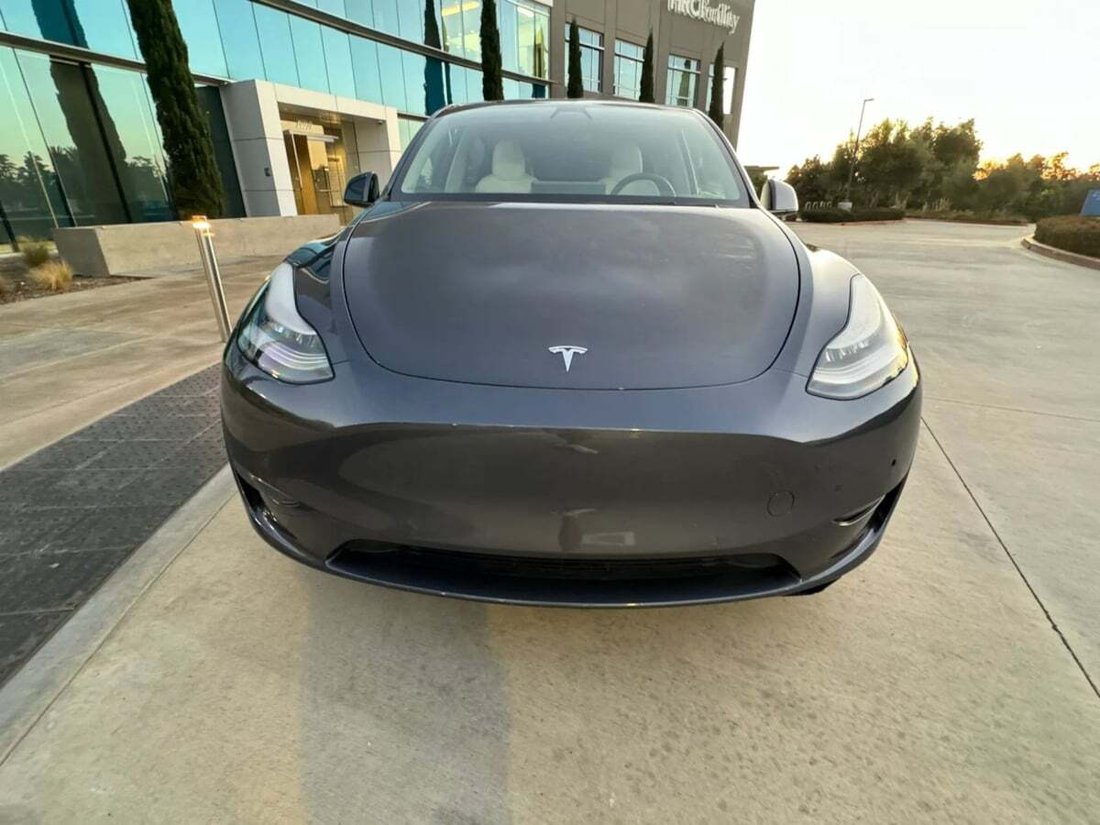 Suv in Newport Beach, CA, United States 4 - 18412271
