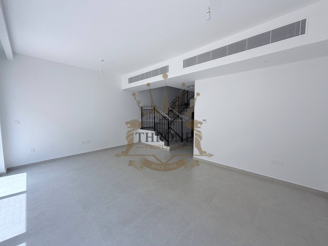 Townhouse in Damac Hills 2, Dubai, United Arab Emirates 3 - 18515630