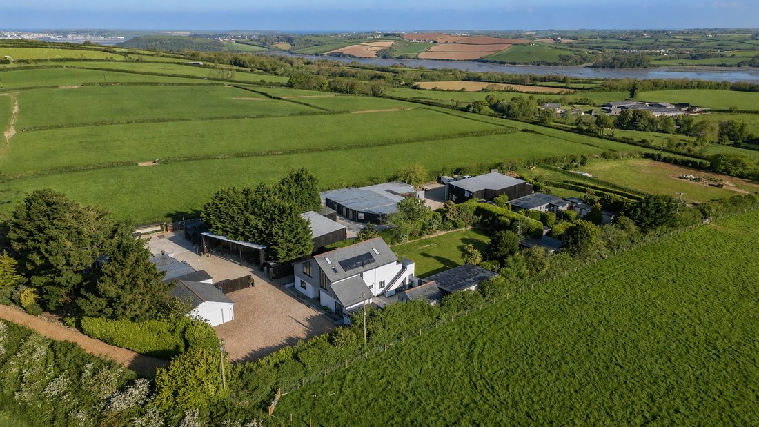Estate in Cornwall, England 1 - 18235821