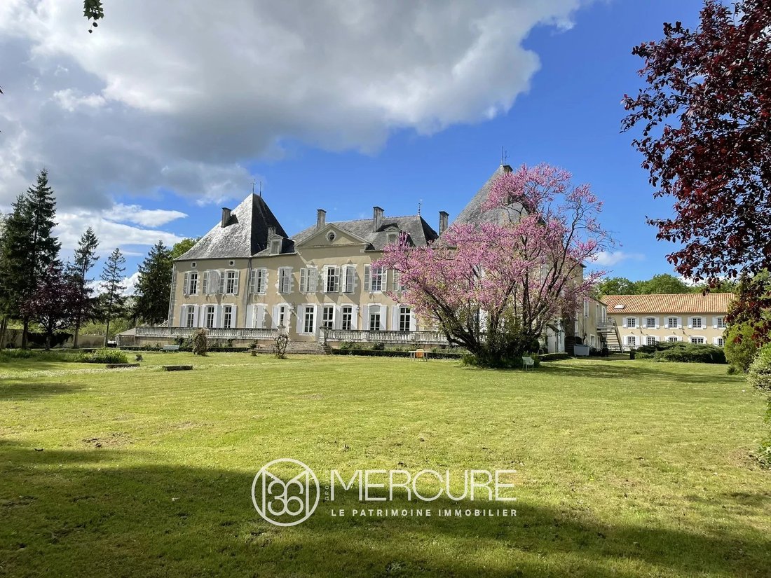 Estate in Niort, Nouvelle-Aquitaine, France 1 - 18509601