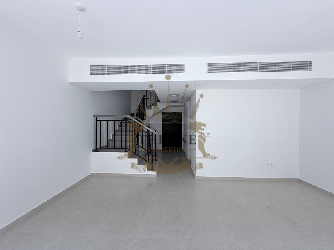 Townhouse in Damac Hills 2, Dubai, United Arab Emirates 2 - 18515630