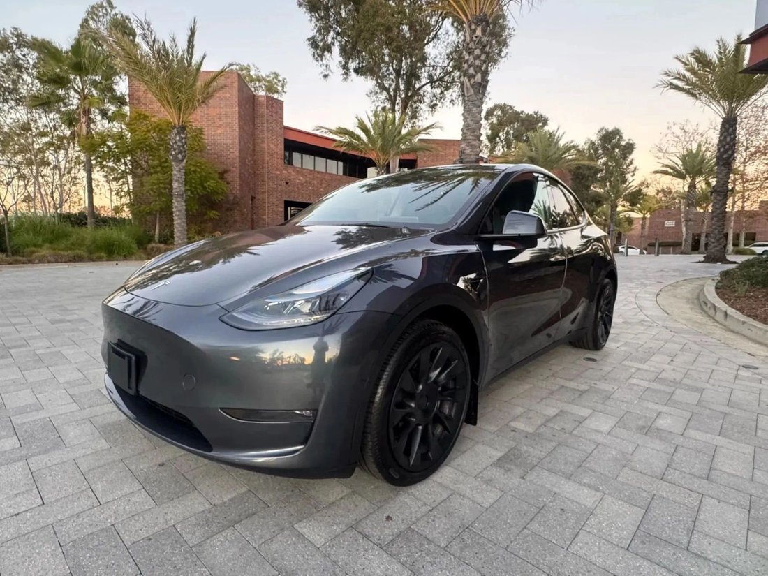 Suv in Riverside, CA, United States 3 - 18515822