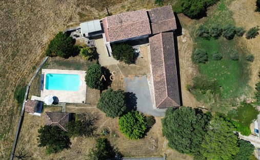 Country House in Saint-Chamas, Provence-Alpes-Côte d'Azur, France 1