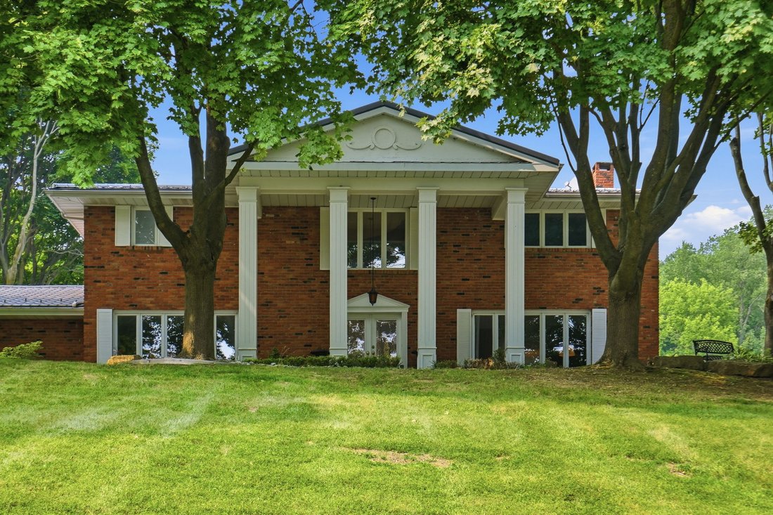 Estate in Brant, Ontario, Canada 1 - 18508744