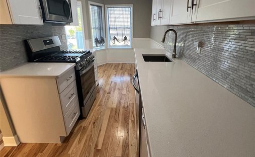Condo in Port Jefferson, New York, United States 1