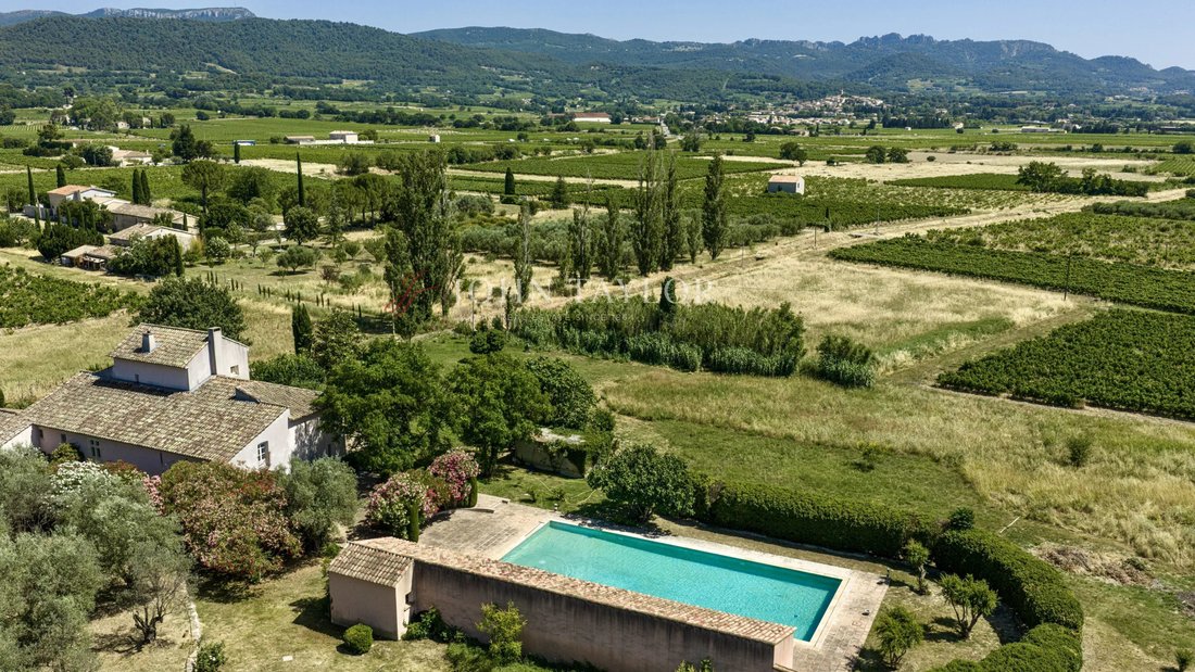 Villa in Séguret, Provence-Alpes-Côte d'Azur, France 4 - 13733743