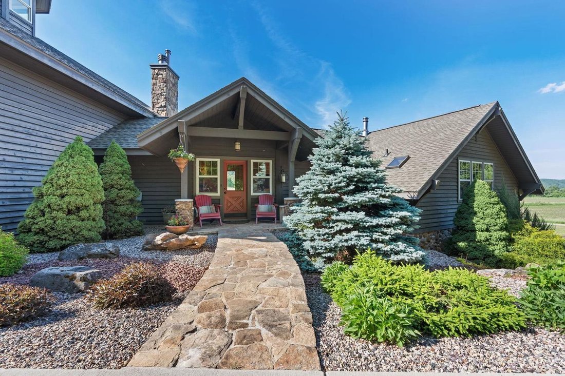 House in Bluffview, Wisconsin, United States 2 - 18511472