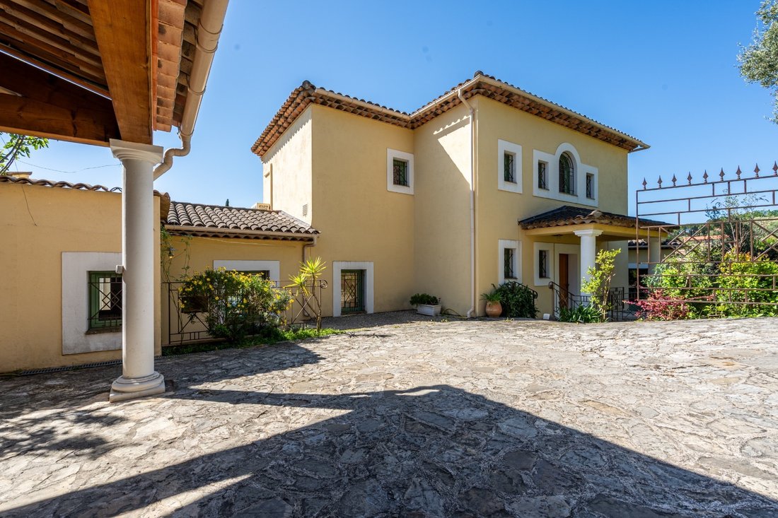 Villa in Grasse, Provence-Alpes-Côte d'Azur, France 3 - 18422335