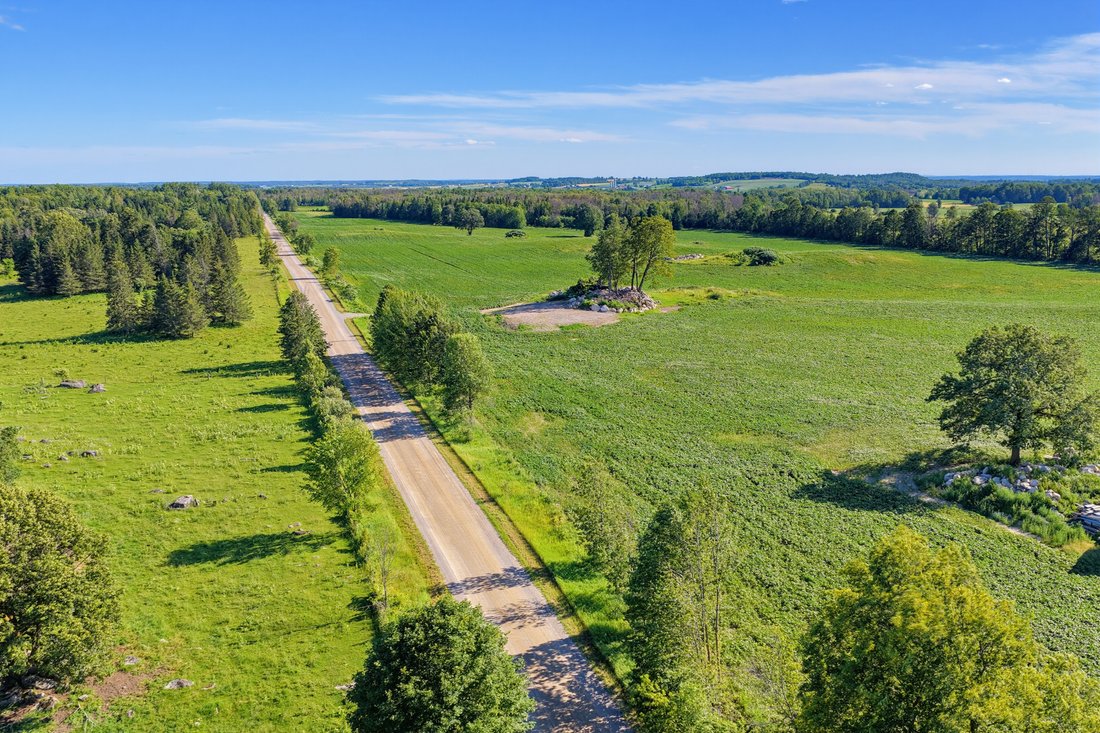 Farm Ranch in Whitewater Region, Ontario, Canada 4 - 18517227