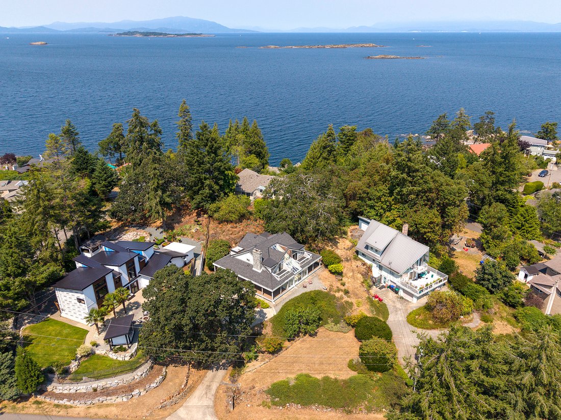 House in Nanoose Bay, British Columbia, Canada 1 - 18510625
