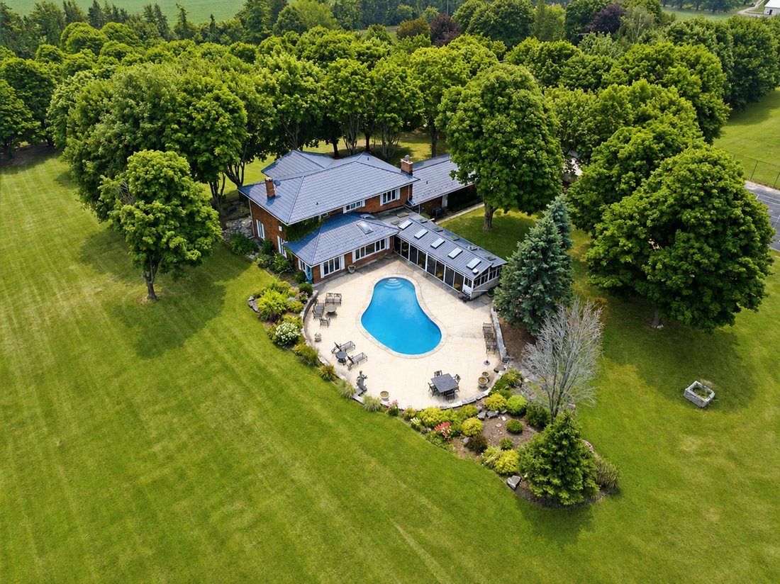 Estate in Brant, Ontario, Canada 3 - 18508744