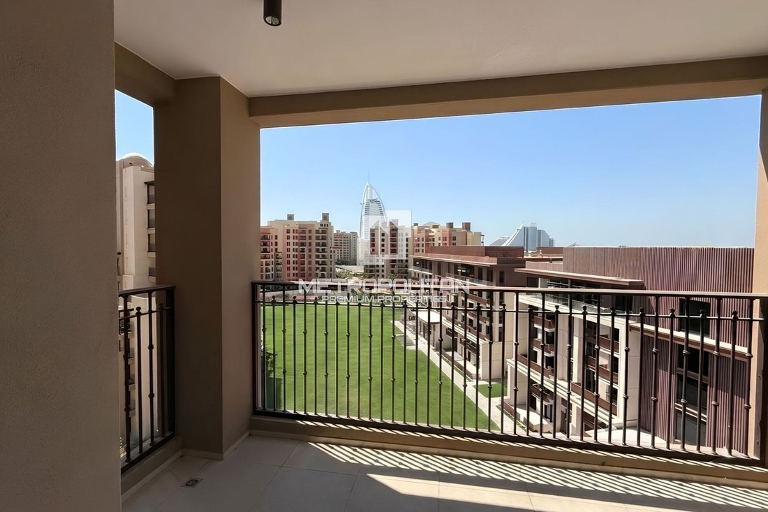 Apartment in Umm Suqeim, Dubai, United Arab Emirates 1 - 18517513