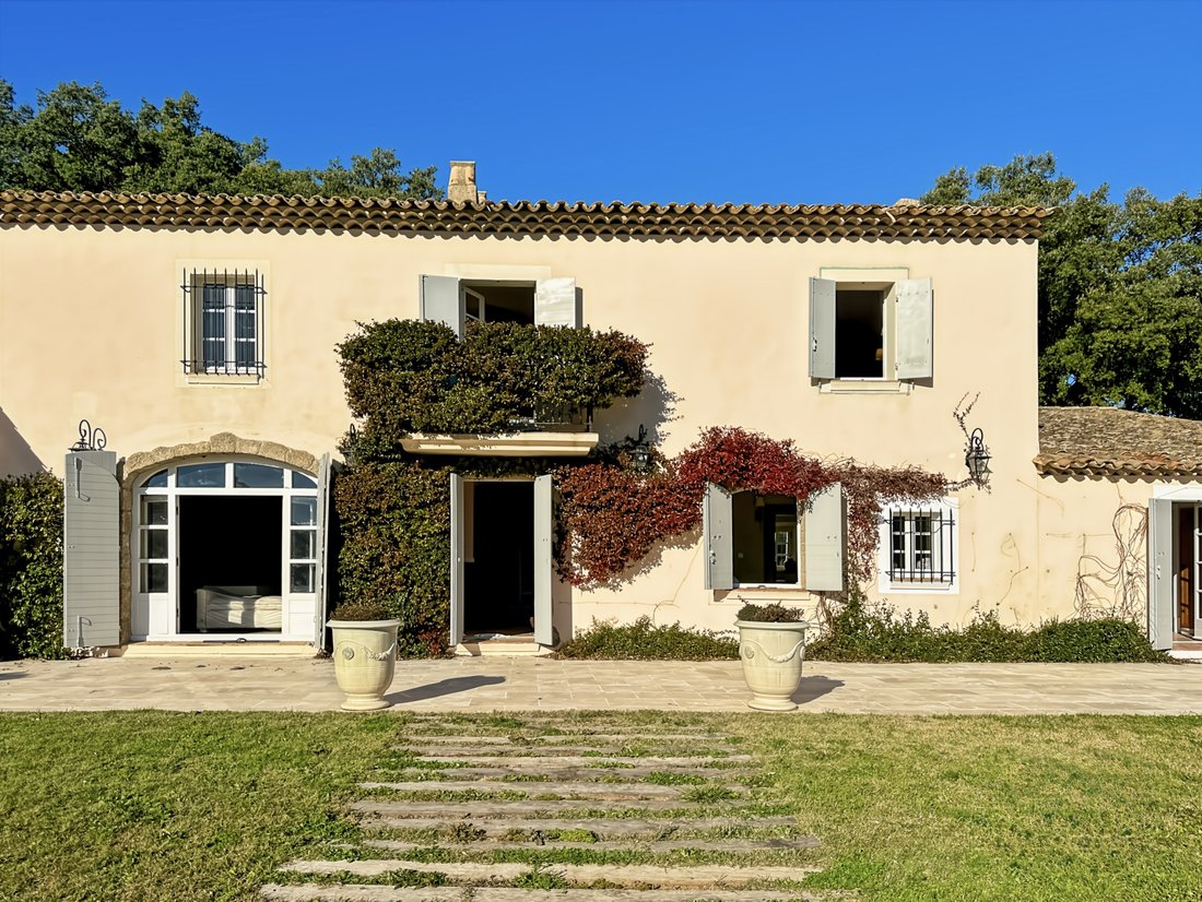 Estate in Le Plan-de-la-Tour, Provence-Alpes-Côte d'Azur, France 3 - 18518724