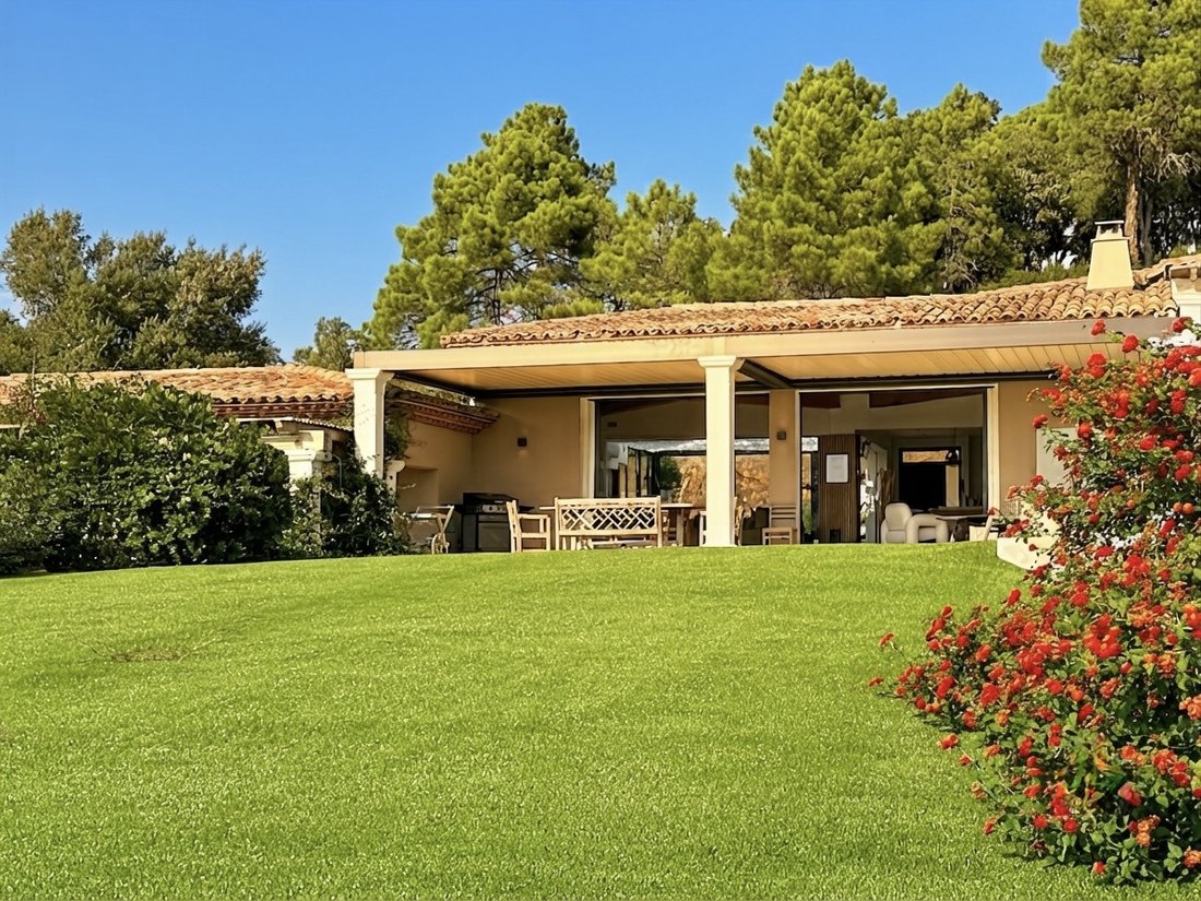 Estate in La Croix-Valmer, Provence-Alpes-Côte d'Azur, France 3 - 18518747