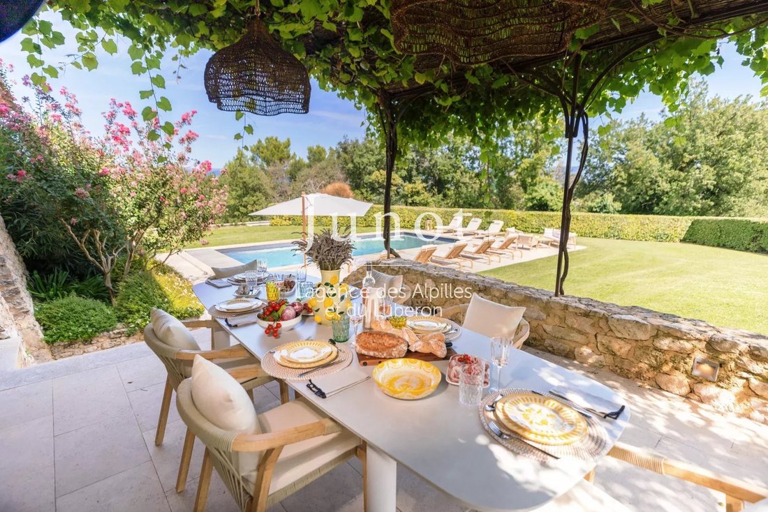 Country House in Bonnieux, Provence-Alpes-Côte d'Azur, France 2 - 16623115