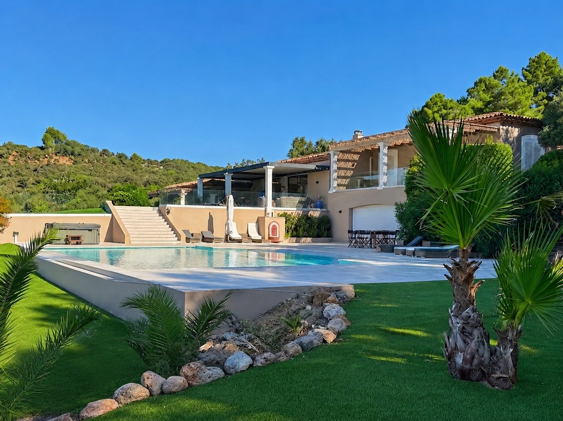 Estate in La Croix-Valmer, Provence-Alpes-Côte d'Azur, France 2 - 18518747
