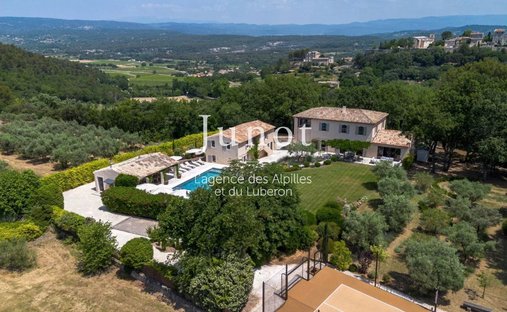 Country House in Ménerbes, Provence-Alpes-Côte d'Azur, France 1