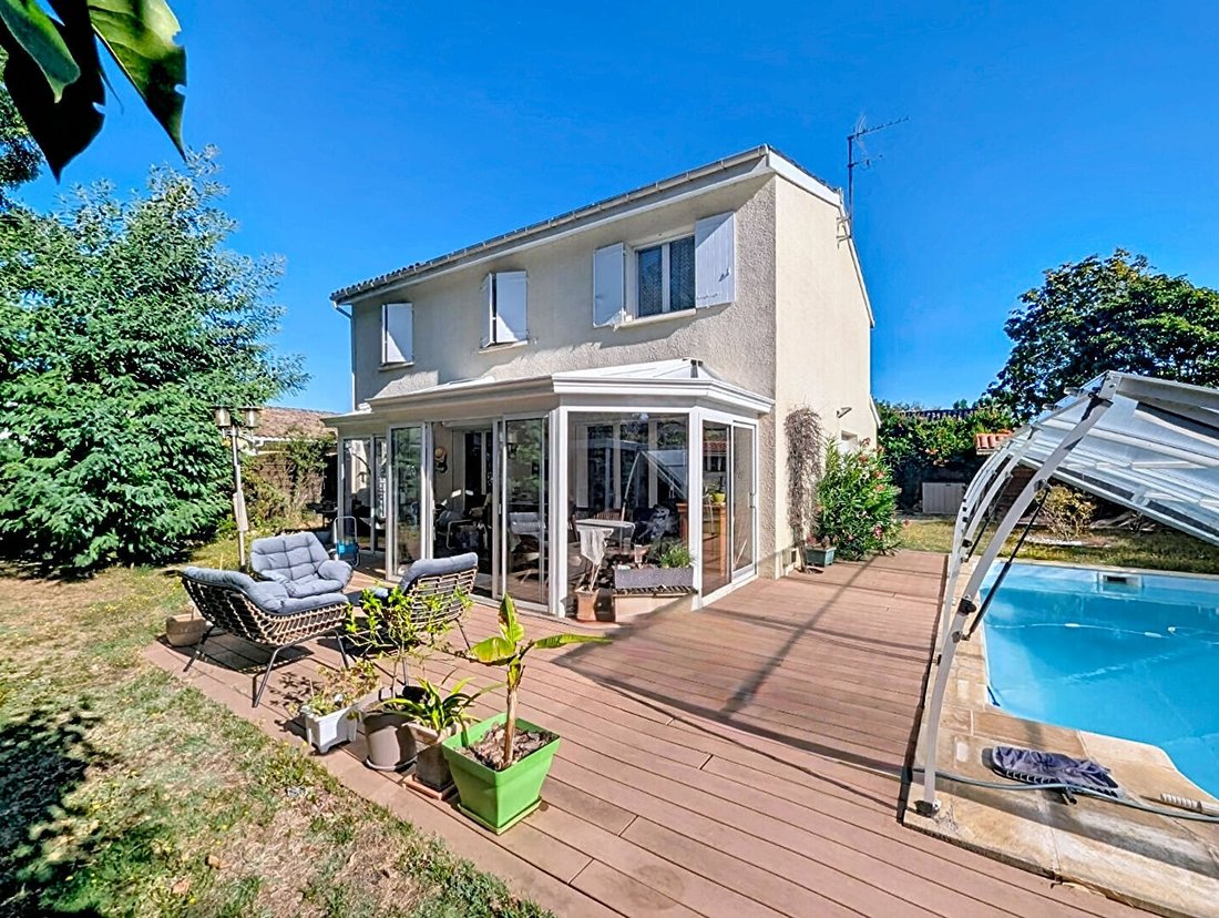 Villa in Mérignac, Nouvelle-Aquitaine, France 1 - 18517956
