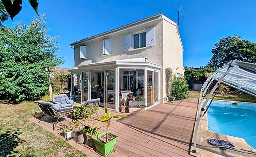 Villa in Mérignac, Nouvelle-Aquitaine, France 1