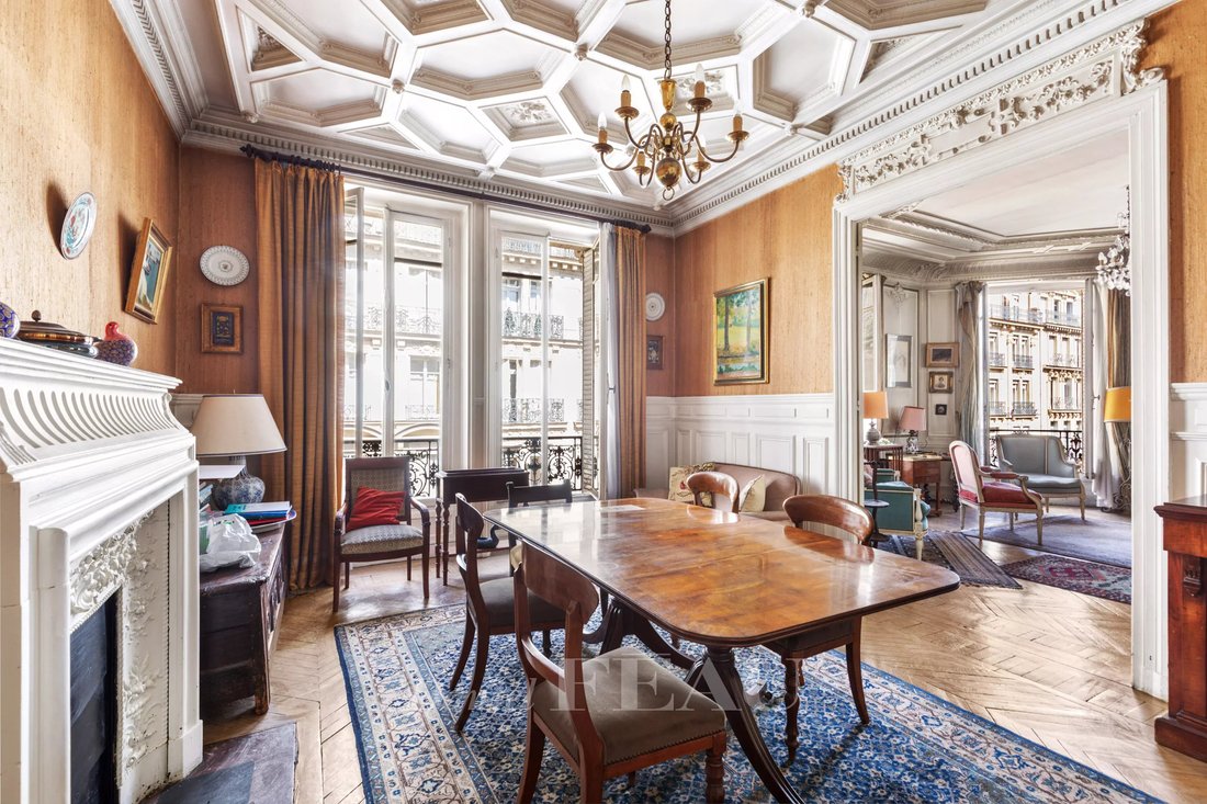 Apartment in Triangle d'Or, Paris 8e Arrondissement, Paris 4 - 18517899