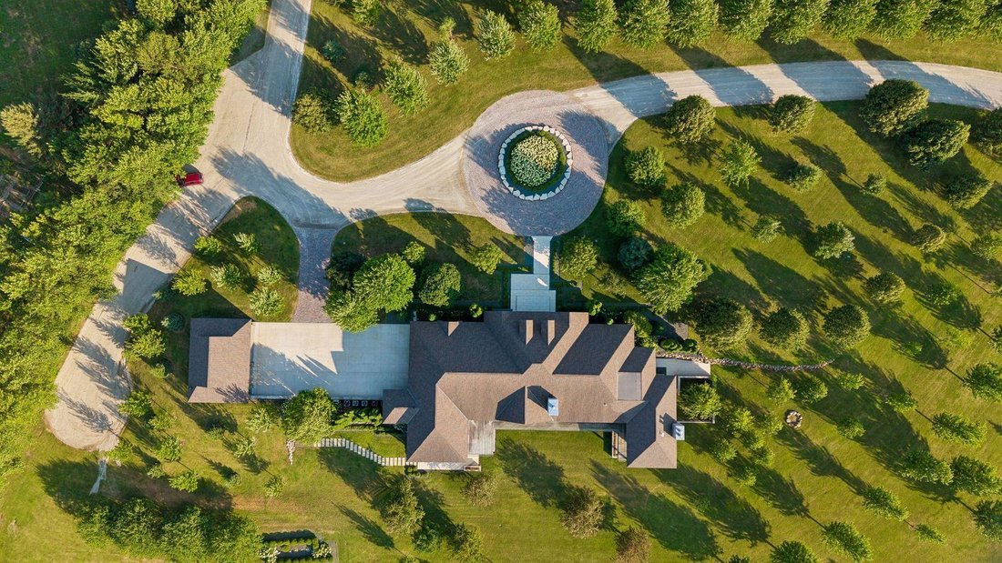 House in Waseca, Minnesota, United States 2 - 18516050