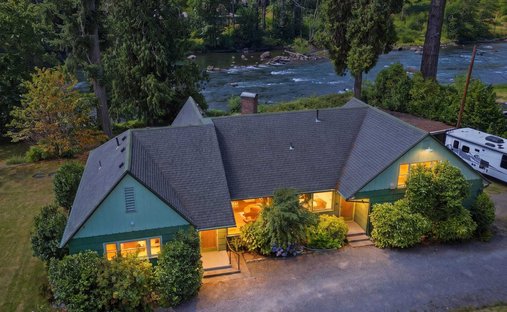 House in Vida, Oregon, United States 1