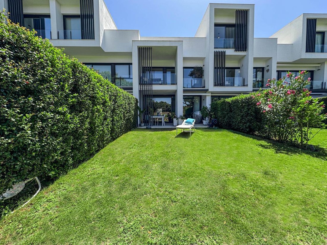 Townhouse in Sotogrande, San Roque, Andalusia 2 - 18518867