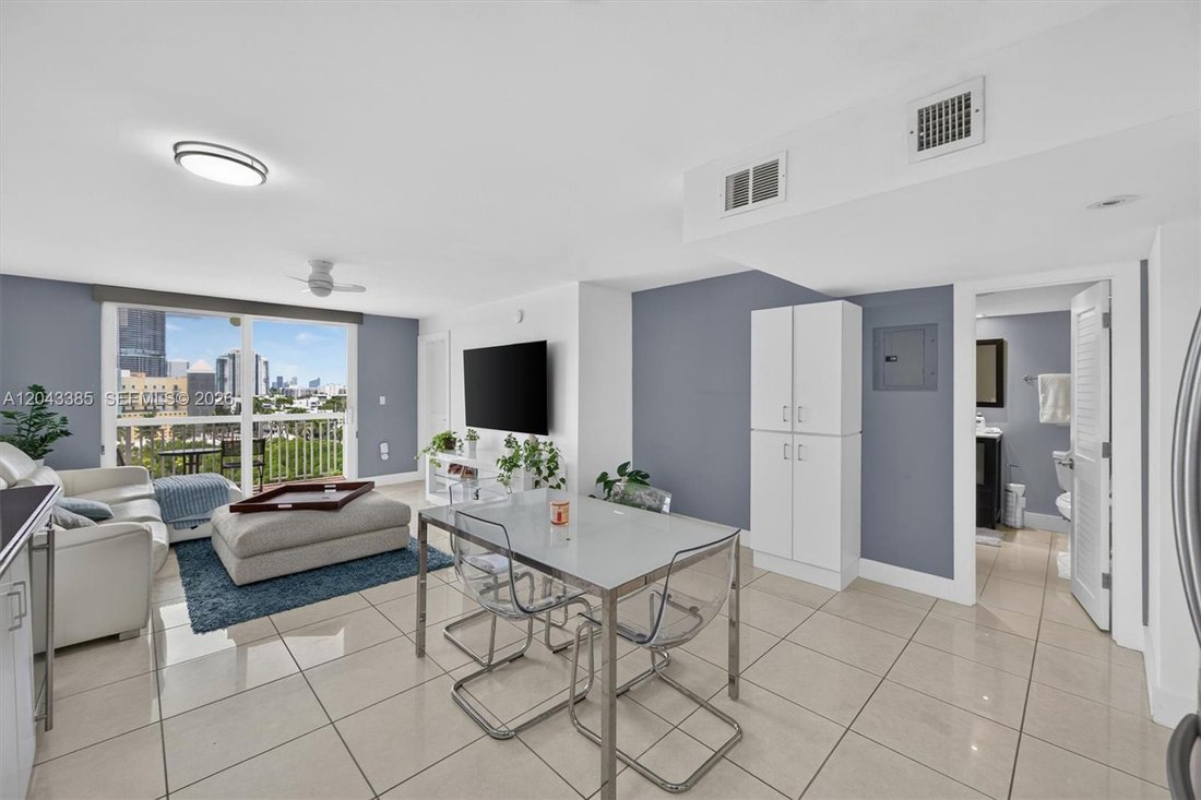Condo in Miami Beach, Florida, United States 3 - 18519227