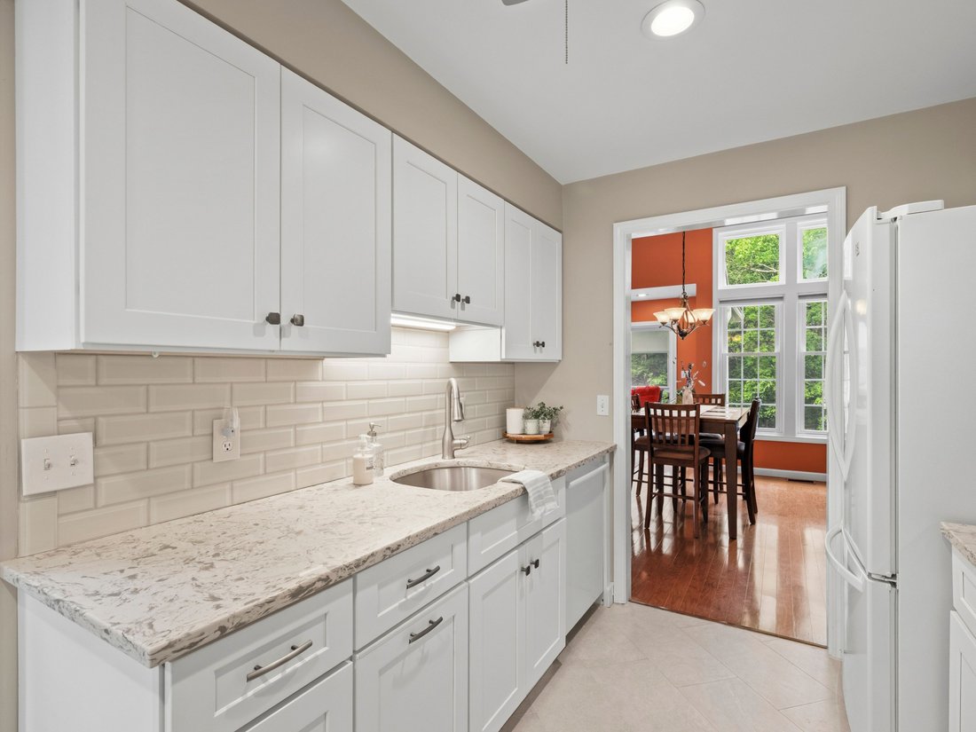 Condo in Acton, Massachusetts, United States 4 - 18516753
