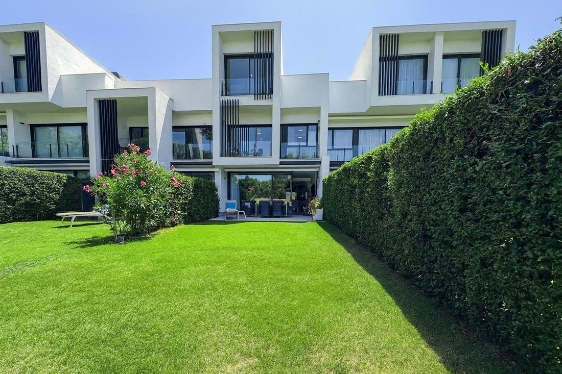 Townhouse in Sotogrande, San Roque, Andalusia 2 - 18518890