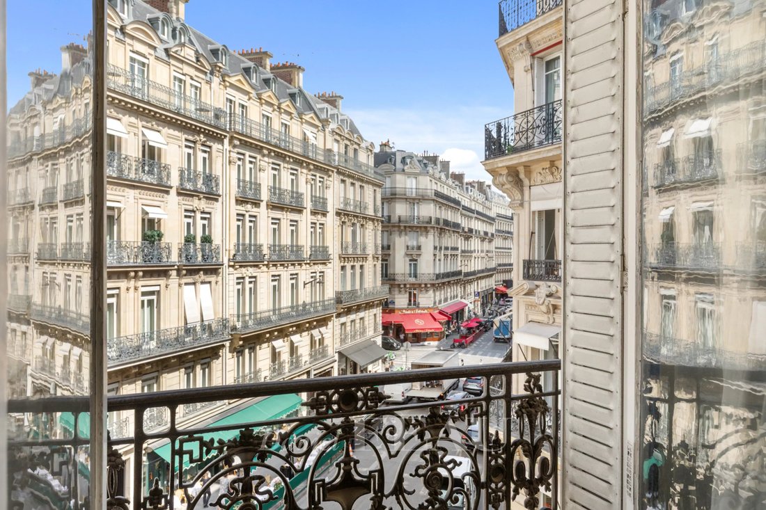 Apartment in Triangle d'Or, Paris 8e Arrondissement, Paris 3 - 18517899