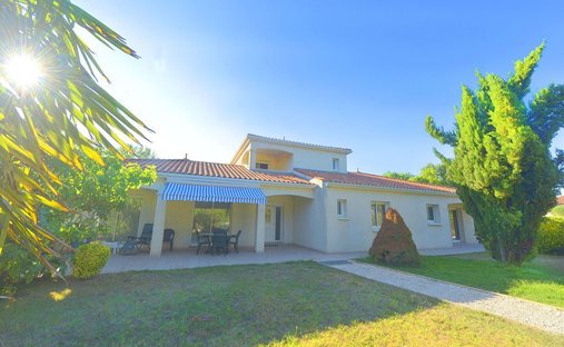 House in Sud Est, Saujon, France 1
