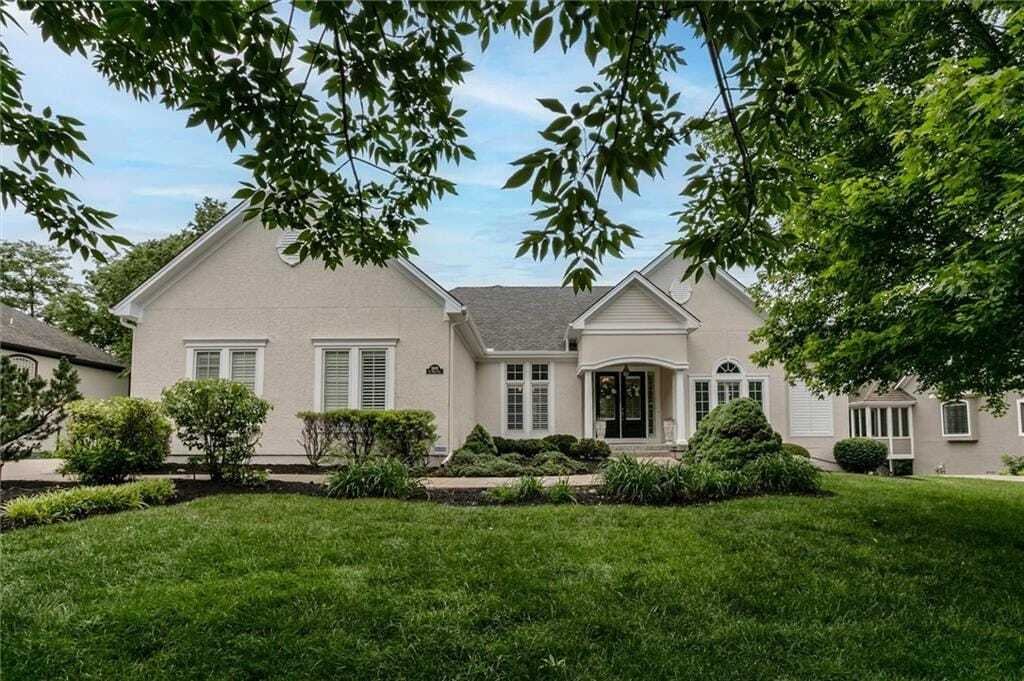 House in Leawood, Kansas, United States 4 - 17995689