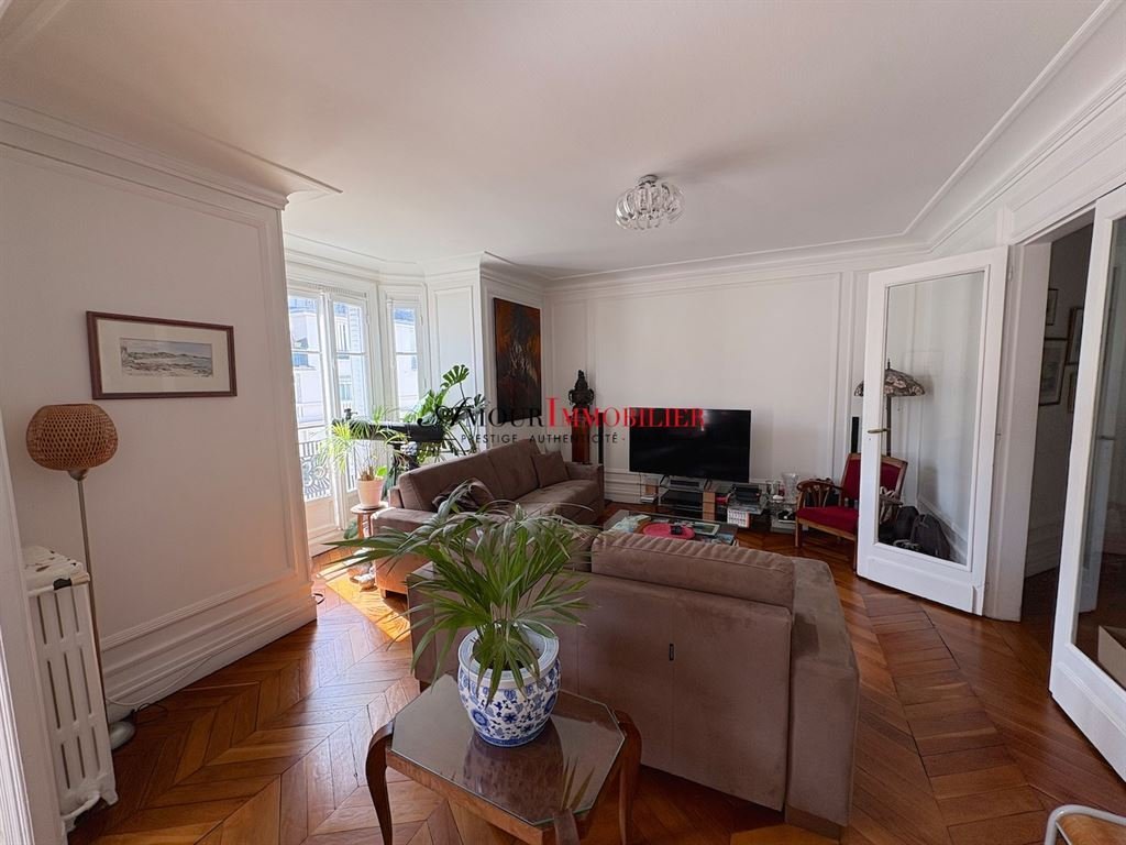 Apartment in La Fourche-Guy Môquet, Paris 17e Arrondissement, Paris 3 - 18517443