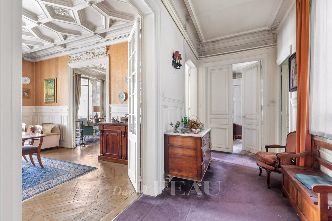 Apartment in Triangle d'Or, Paris 8e Arrondissement, Paris 5 - 18517899