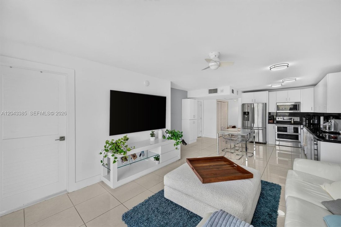 Condo in Miami Beach, Florida, United States 5 - 18519227