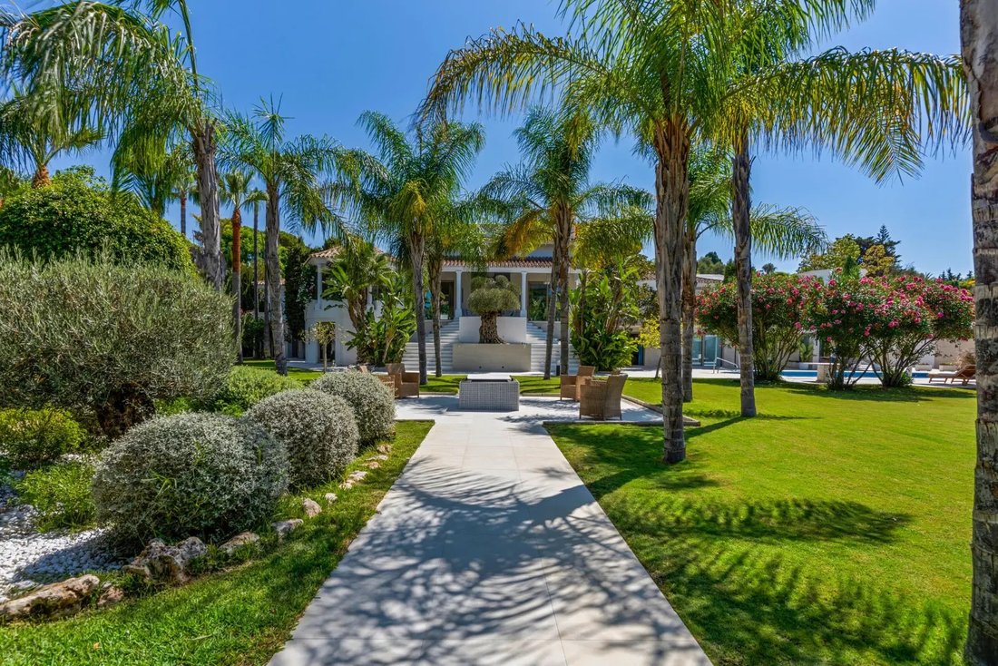Villa in Guadalmina Baja, San Pedro de Alcantara, Spain 3 - 18518717