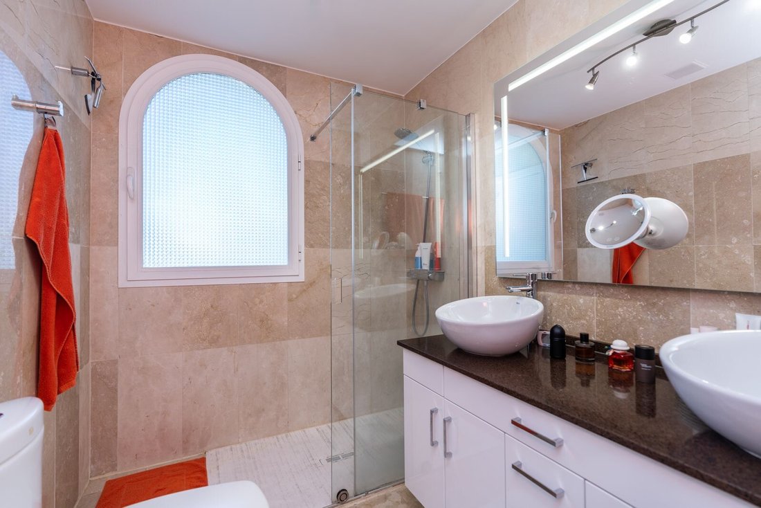 Apartment in Benahavis, Andalusia, Spain 1 - 18517274