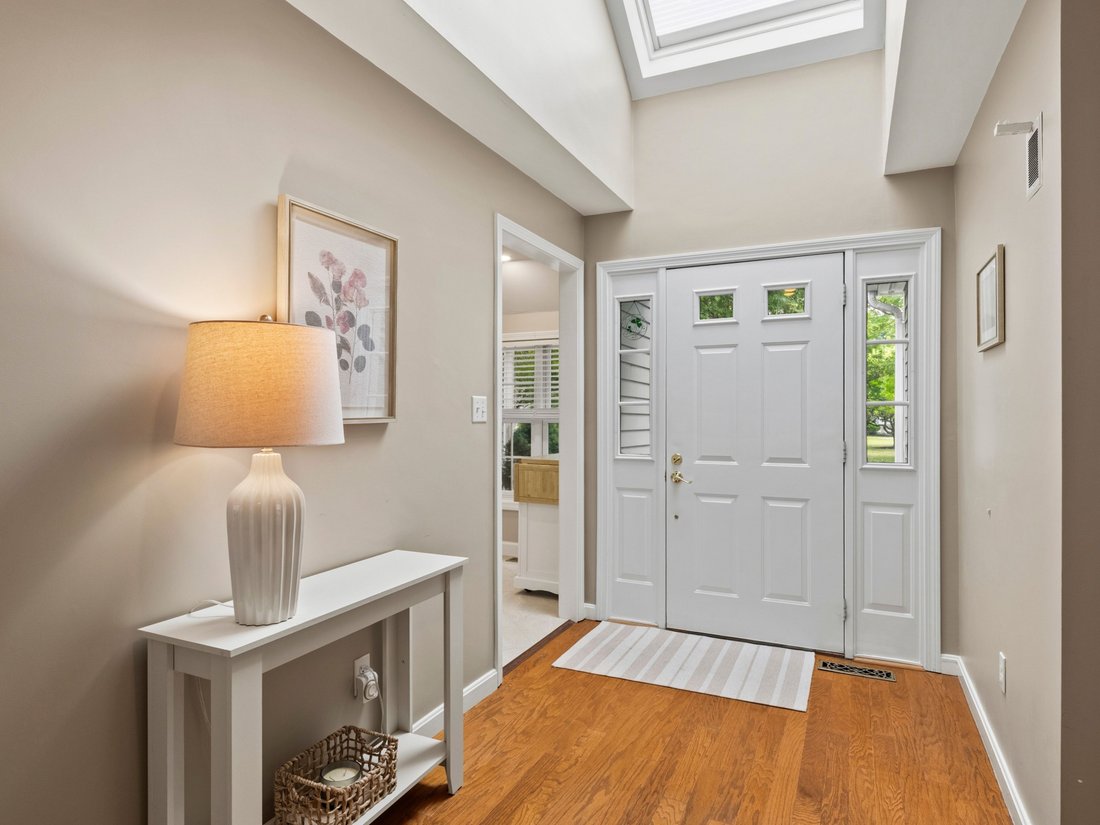 Condo in Acton, Massachusetts, United States 2 - 18516753