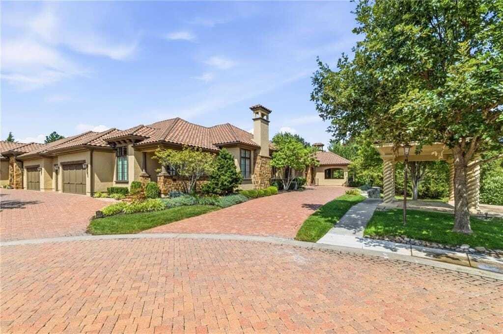 House in Leawood, Kansas, United States 2 - 18519830