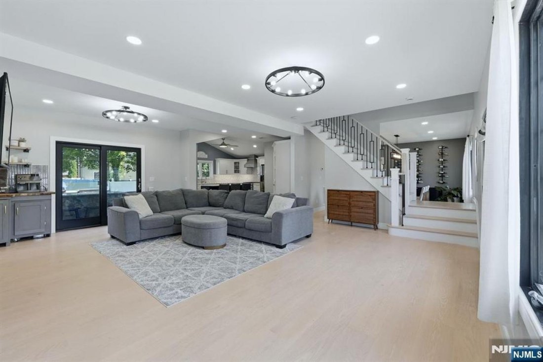 House in River Edge, New Jersey, United States 4 - 18520336