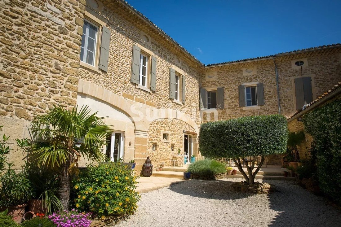 Grignan, Auvergne-Rhône-Alpes, France 2 - 18521383