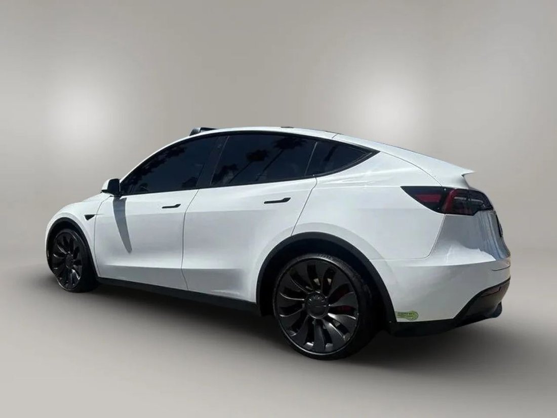 Suv in Riverside, CA, United States 4 - 18521535