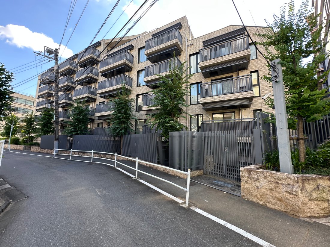 Condo in Shibuya City, Tokyo, Japan 1 - 18522440
