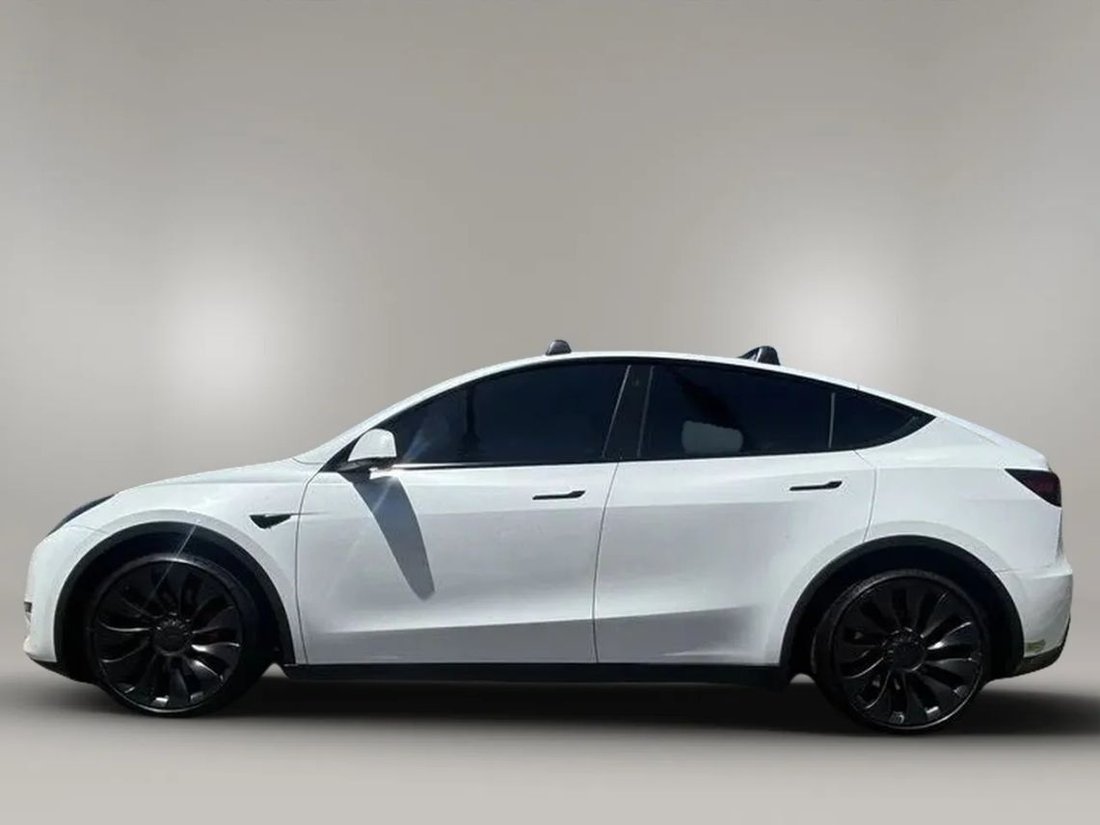 Suv in Riverside, CA, United States 3 - 18521535